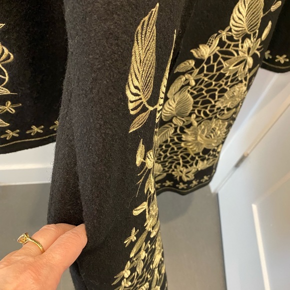 Black and gold Coat - Picture 14 of 14